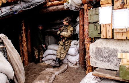 Постановочные военные фото показывают «пластиковую» войну, — военкорр