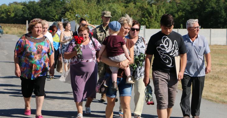 У Запоріжжі пройшла панахида за загиблими у Іловайському котлі У Запоріжжі пройшла панахида за загиблими у Іловайському котлі