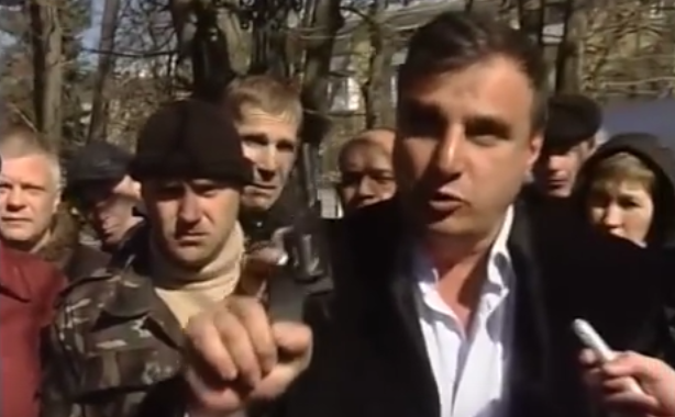 Я буду стрелять в лоб! - участник "русской весны" в Луганске Клинчаев Я буду стрелять в лоб! - участник "русской весны" в Луганске Клинчаев