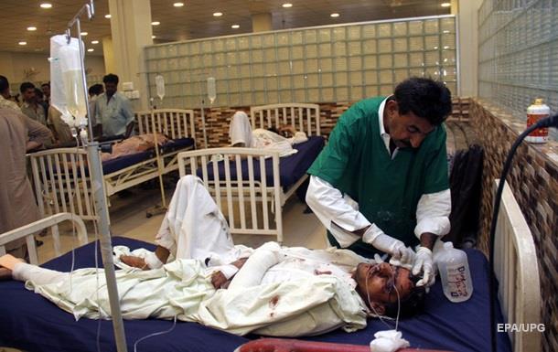 У Пакистані в результаті вибуху біля лікарні загинули десятки людей