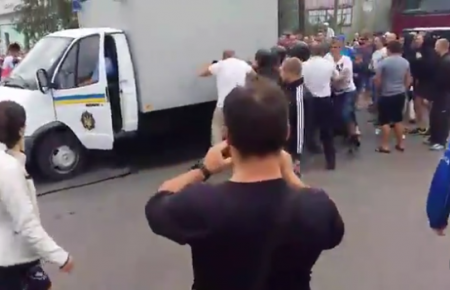 З’явилося відео бунту через вбивство місцевого жителя на Миколаївщині
