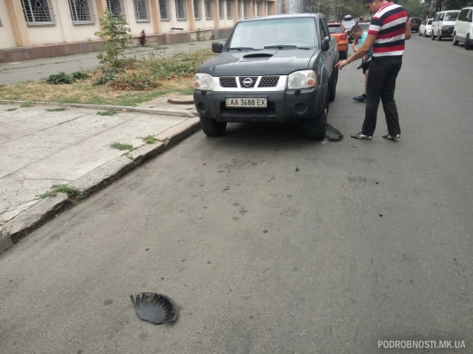 У центрі Миколаєва водій маршрутки збив 5 припаркованих авто, відео
