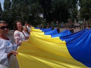 Волонтери Запоріжжя передали Нацгвардії найбільший в області прапор України