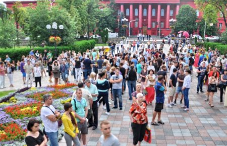 В Киеве почтили память убитых накануне жителей Луганска