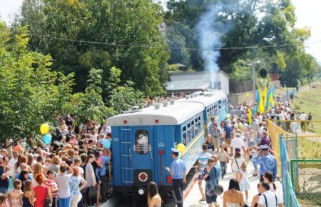 В Ужгороді відкрили дитячу залізницю, фото, відео