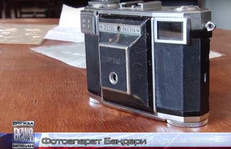 Онук Бандери подарував фотоапарат дідуся українському музею — відео