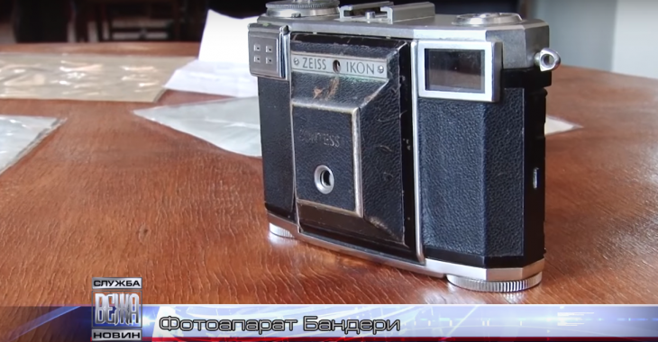 Онук Бандери подарував фотоапарат дідуся українському музею — відео Онук Бандери подарував фотоапарат дідуся українському музею — відео