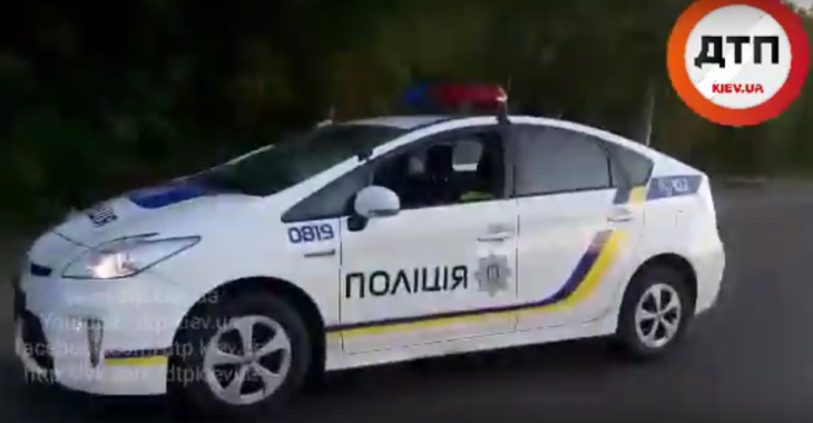 У Києві 8 патрулів затримали «гонщика» на зустрічній смузі — відео погоні У Києві 8 патрулів затримали «гонщика» на зустрічній смузі — відео погоні