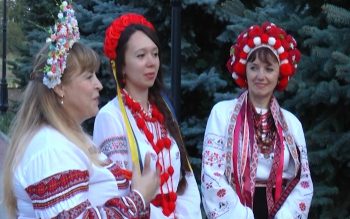 Майстрині з Бахмута зібрали колекцію стародавнього українського одягу Майстрині з Бахмута зібрали колекцію стародавнього українського одягу