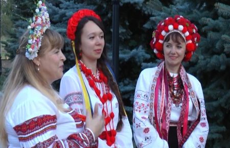 Майстрині з Бахмута зібрали колекцію стародавнього українського одягу
