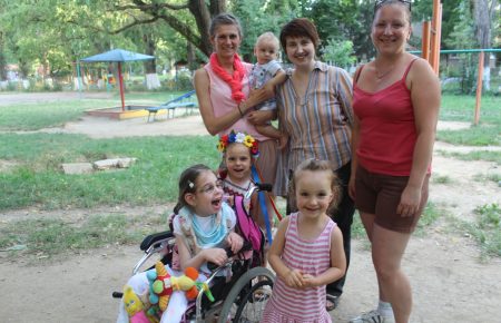В Ужгороді мама особливої дитини долучає людей до боротьби з дискримінацією