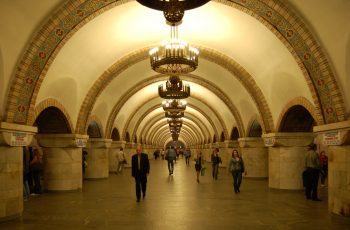 Нова навігація в київському метро — написи тестуватимуть офтальмологи Нова навігація в київському метро — написи тестуватимуть офтальмологи