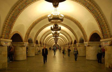 Нова навігація в київському метро — написи тестуватимуть офтальмологи