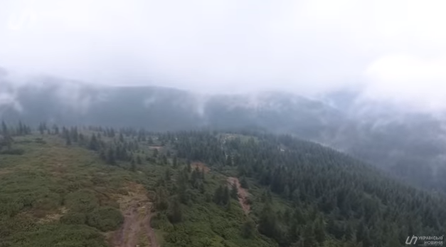 Як виглядає найвища гора України з висоти — відео