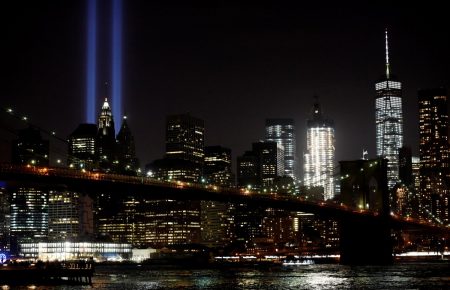 Сьогодні вшанують пам'ять жертв терактів 11 вересня у США. Відео