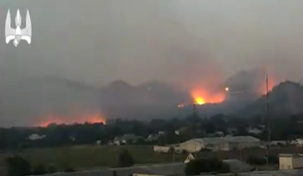 Масштабна пожежа на складі боєприпасів бойовиків — відео