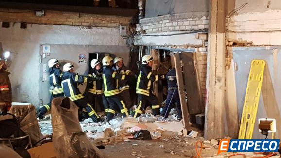 У гаражі на Подолі вибух: є постраждалий — фото