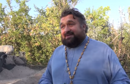 Священник из Луганска: у нас продукты дорогие, у вас газ дорогой - видео