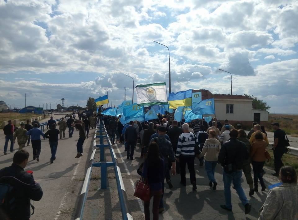 Як відзначають річницю блокади Криму — фоторепортаж