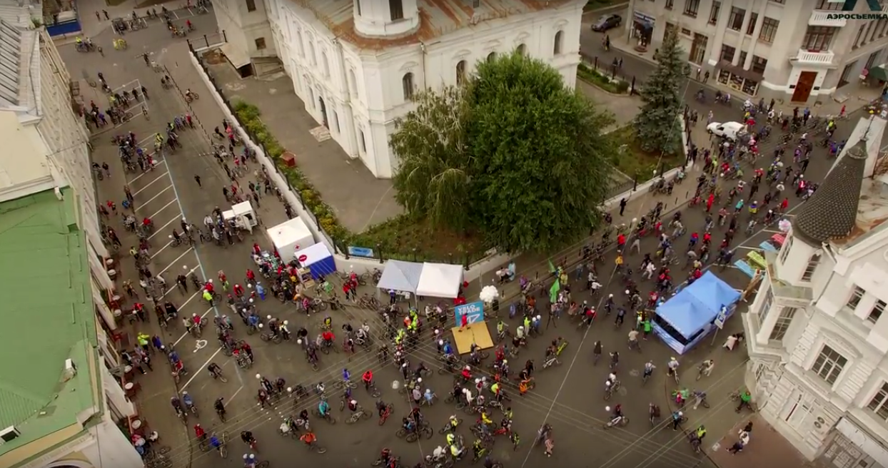 Велодень у Харкові зазняли з висоти пташиного польоту — відео