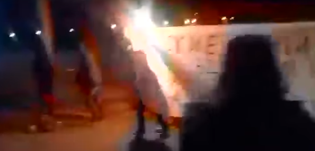 Нападники на Російське посольство у Києві відзняли напад — відео
