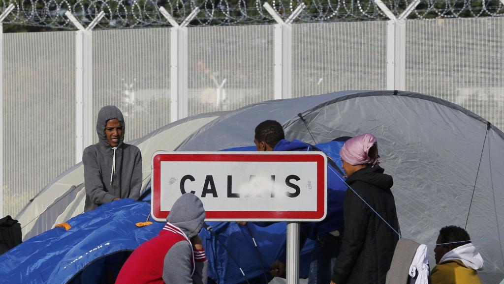 На кордоні Франції будують стіну від біженців — відео