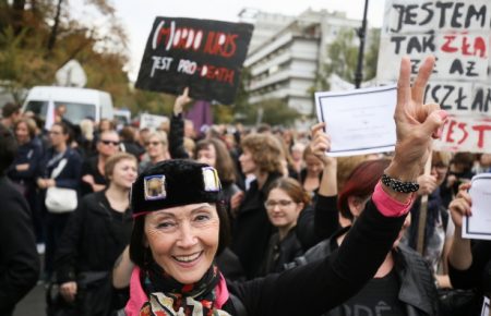 Як у Варшаві протестують проти заборони абортів — відео