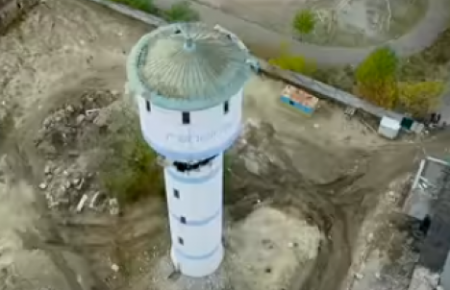 У Києві підрив водонапірної вежі зняли з висоти — відео