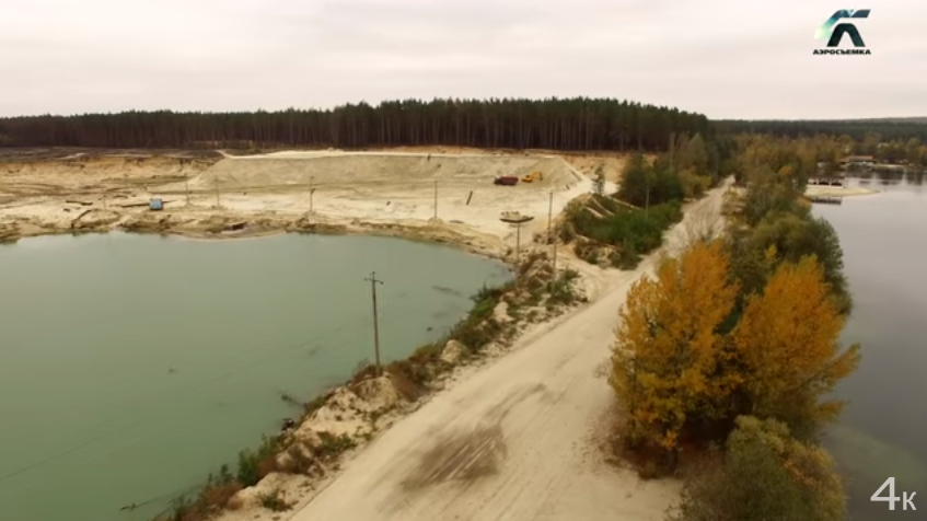 Як видобувають пісок у Безлюдівському кар'єрі на Харківщині — відео з дрону