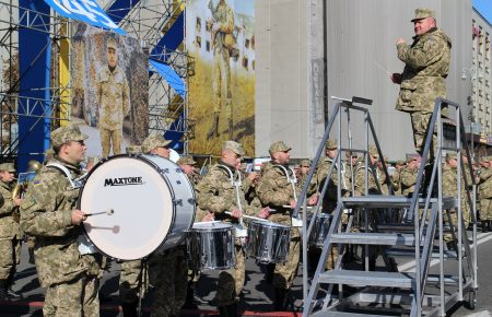 Військові на Майдані грають Тімберлейка та Мадонну — відео
