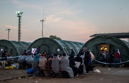 Французська громада не бажає, щоб мігранти були розселені по країні — Огаркова