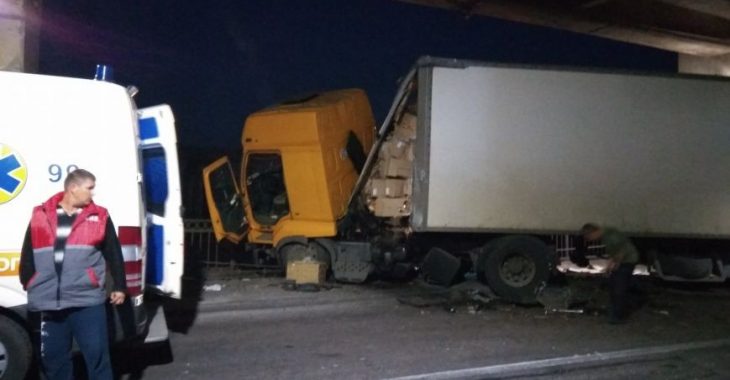З'явилось відео аварії на мосту Преображенського у Запоріжжі — фото, відео З'явилось відео аварії на мосту Преображенського у Запоріжжі — фото, відео
