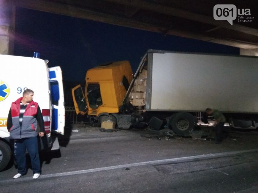 З'явилось відео аварії на мосту Преображенського у Запоріжжі — фото, відео