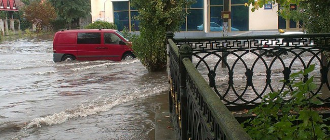 Негода в Красноярську: людей евакуюють з затоплених будинків (ВІДЕО)