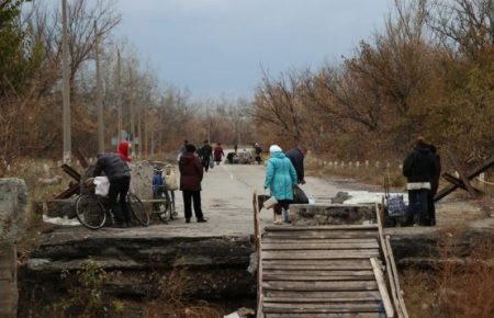 На КПВВ "Станица Луганская" боевики ужесточили пропускную систему