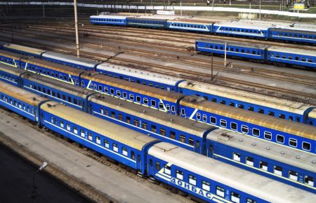 Донецька залізниця погрожує місцевій владі обмежити рух поїздів