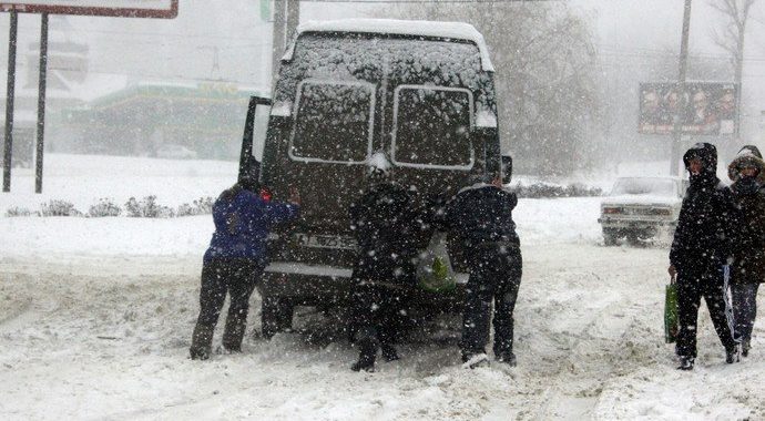 На Львівщині обмежують рух на дорогах загального користування На Львівщині обмежують рух на дорогах загального користування