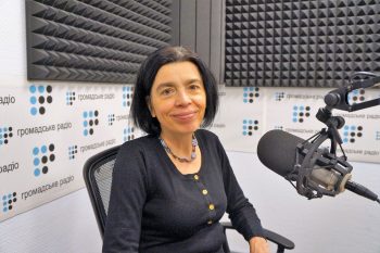 Жанр есею вимагає свободи, — Оля Гнатюк Жанр есею вимагає свободи, — Оля Гнатюк