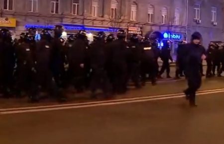 На Майдані Незалежності запалили шини — відео