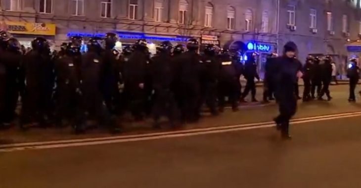 На Майдані Незалежності запалили шини — відео На Майдані Незалежності запалили шини — відео