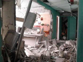 Розбите снарядом фортепіано в Авдіївці благодійники замінили на нове Розбите снарядом фортепіано в Авдіївці благодійники замінили на нове