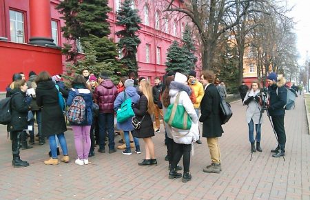 Під КНУ ім. Шевченка студенти знову зібрались на мітинг