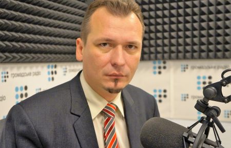 Мешканці Донбасу підпадають під якісну пропаганду місцевих каналів, — Захарченко