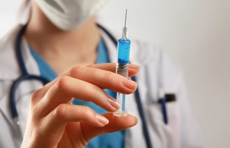 В Україну вже завезли 100 тисяч доз вакцини від грипу