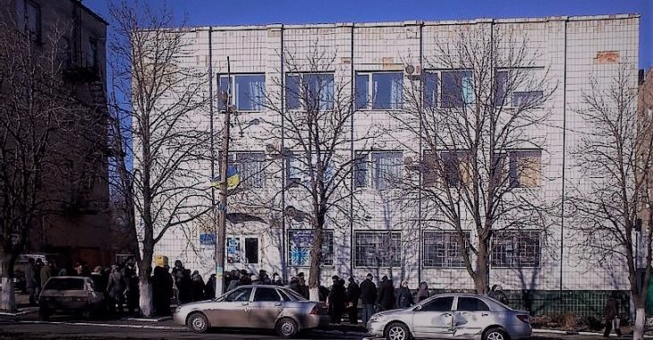 Через загрозу евакуації кілька сотень людей вийшли на мітинг у Мар'їнці Через загрозу евакуації кілька сотень людей вийшли на мітинг у Мар'їнці
