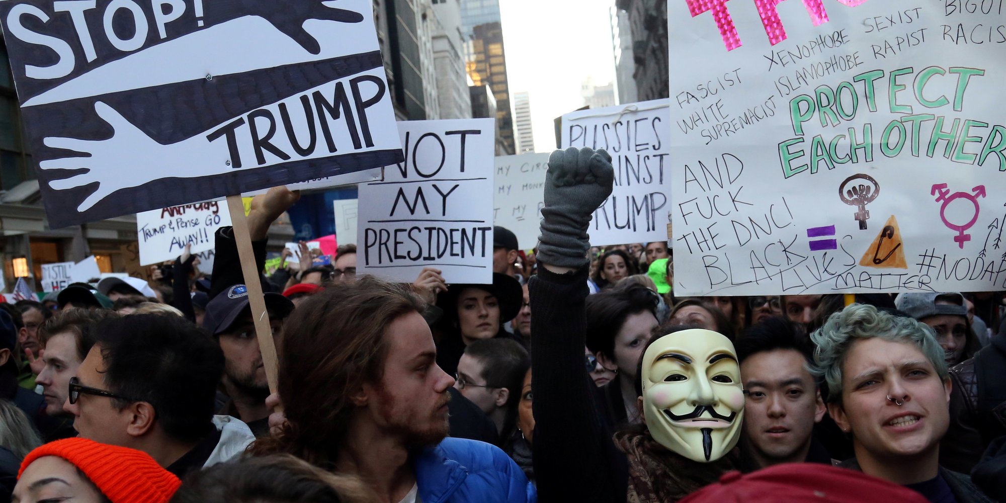 Протести у США набирають обертів — заплановано «мільйонний марш жінок»