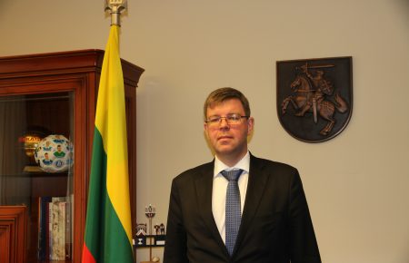 Литовские компании в Украине иногда сталкиваются с рейдерами, — Посол Литвы