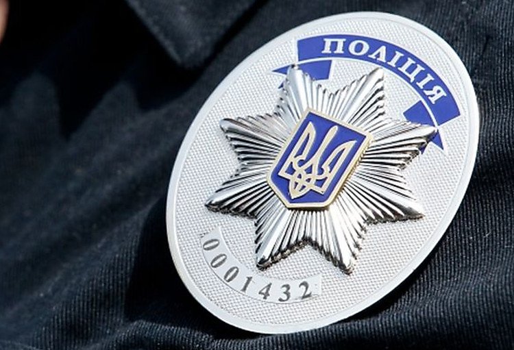 В поліції розповіли деталі нападу на жінку-поліцейсього у Києві