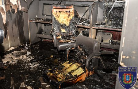 Пожежа в Одесі: приміщення вигоріло вщент, троє постраждалих - фоторепортаж