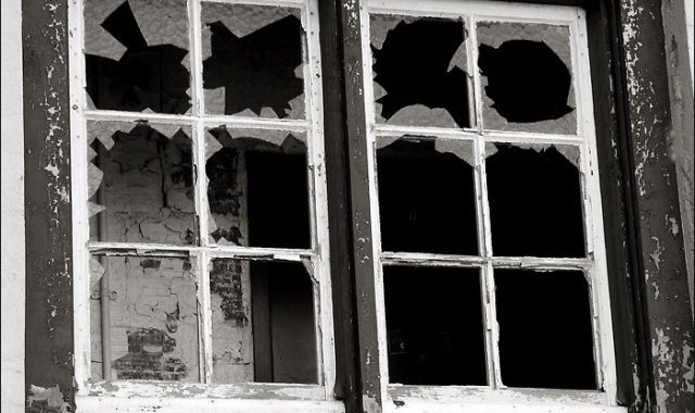 З вечора починають стріляти, стріляють з важкого - жителька Троїцького З вечора починають стріляти, стріляють з важкого - жителька Троїцького